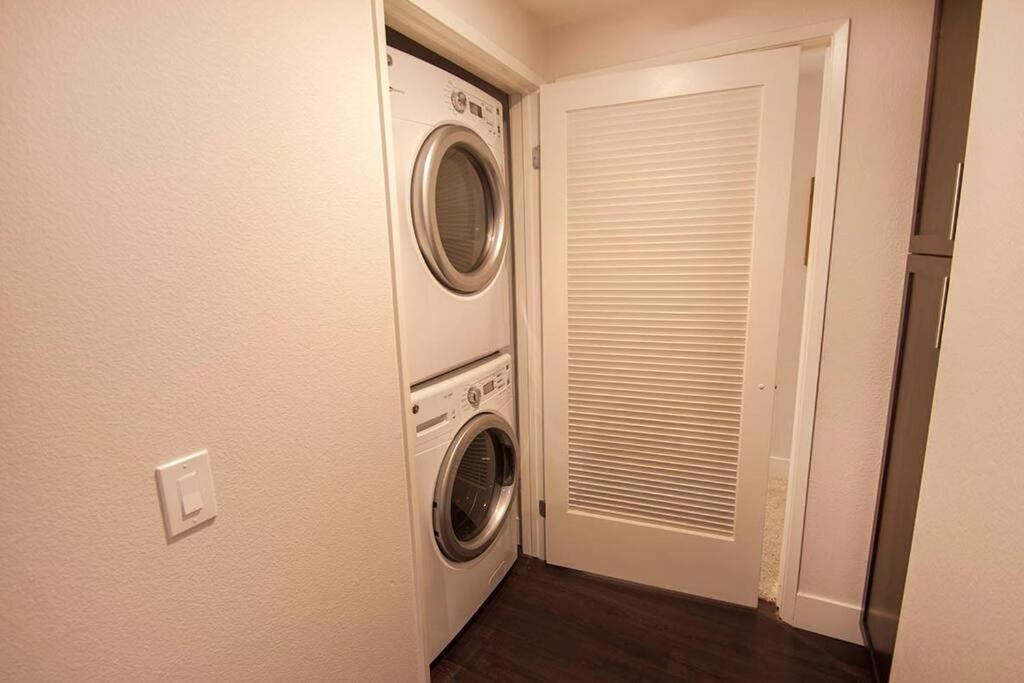 Large 2 Bed -2 Bath On Wilshire Corridor - S Appartement