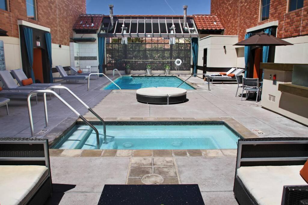 Appartement Large 2 Bed -2 Bath On Wilshire Corridor - S *