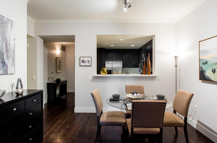 Large 2 Bed -2 Bath On Wilshire Corridor - S *