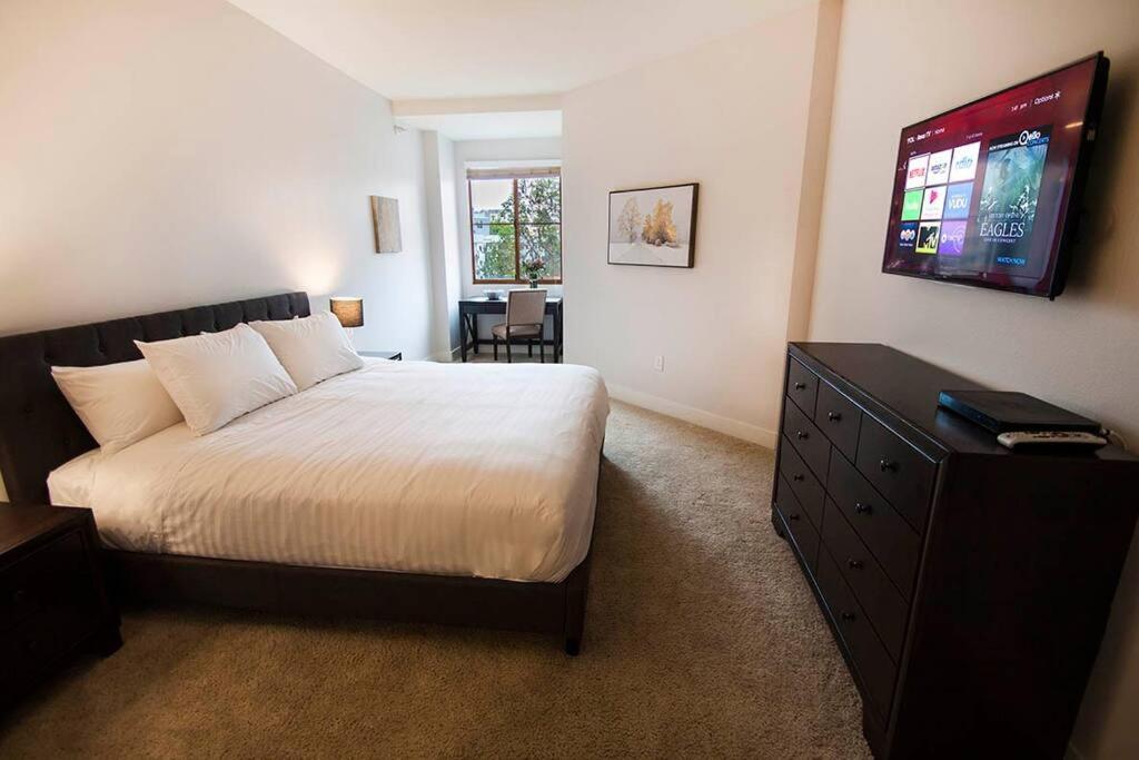 Apartment Large 2 Bed -2 Bath On Wilshire Corridor - S