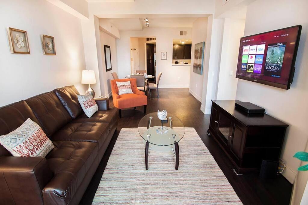 Large 2 Bed -2 Bath On Wilshire Corridor - S Apartment *