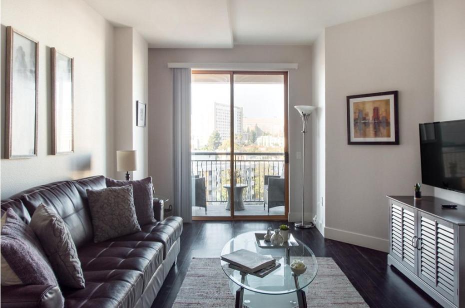 Apartment Large 2 Bed -2 Bath On Wilshire Corridor - S *